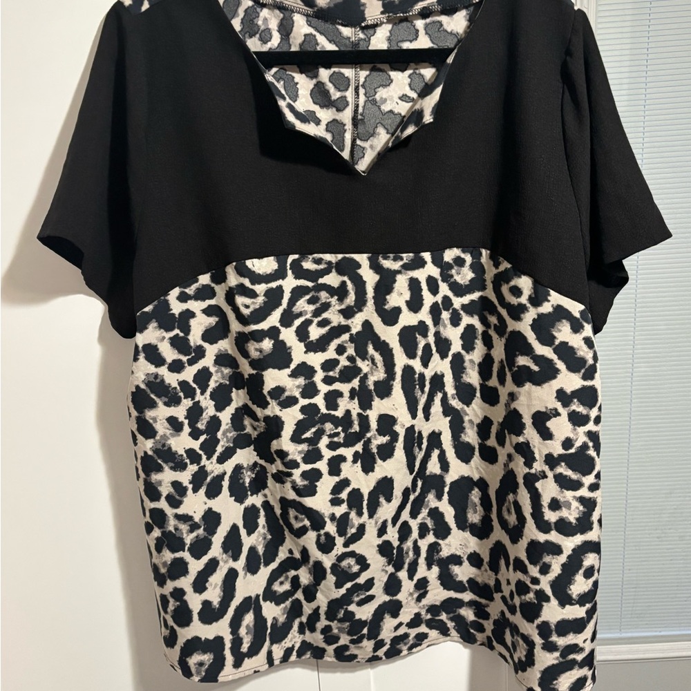 SHEIN Boxy Black and White Short Sleeve Blouse